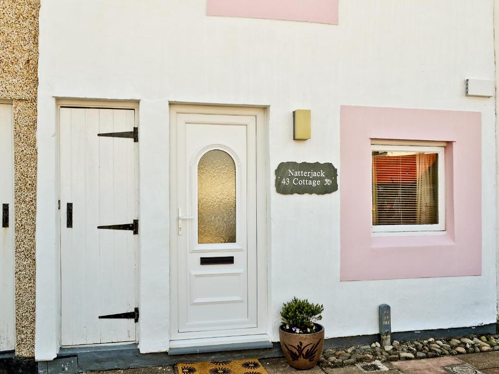 Natterjack Cottage room 3