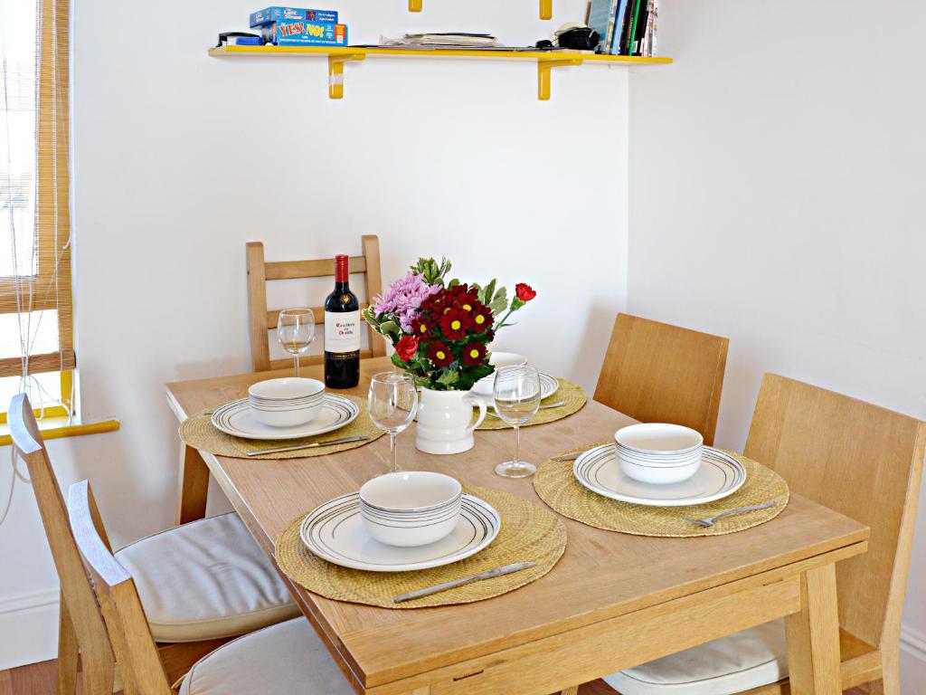 Natterjack Cottage room 4