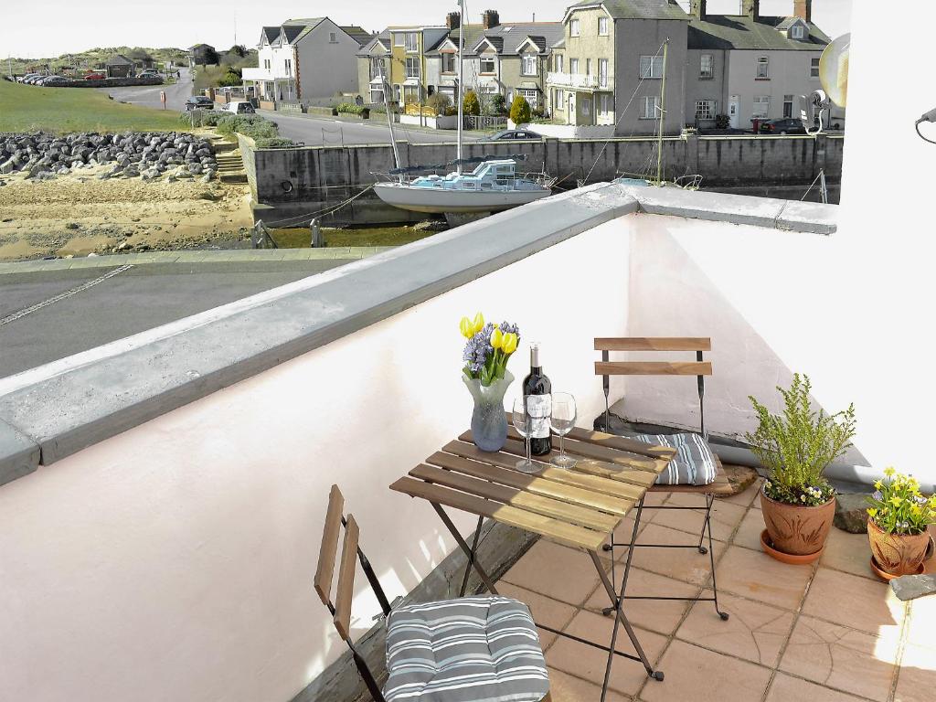 Natterjack Cottage room 5
