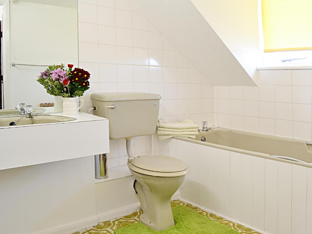 Natterjack Cottage room 6