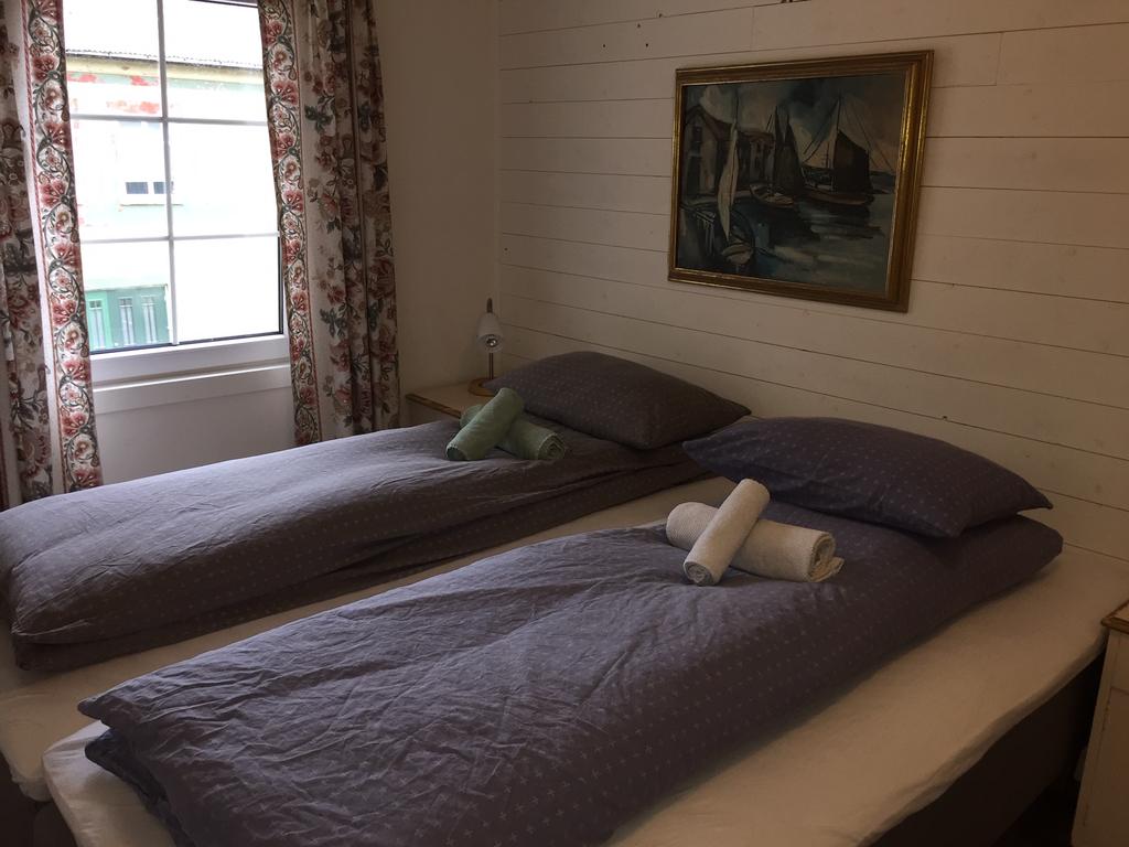Rooms in the coastal fishing village Nyksund room 6