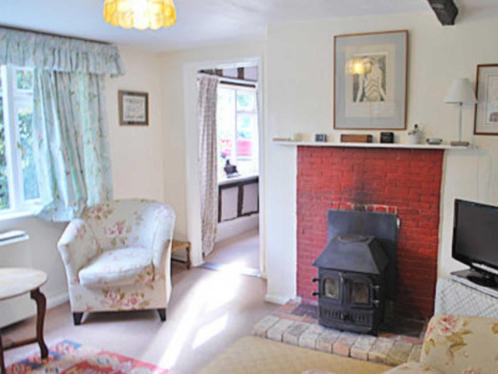 Oaklawn Cottage room 1