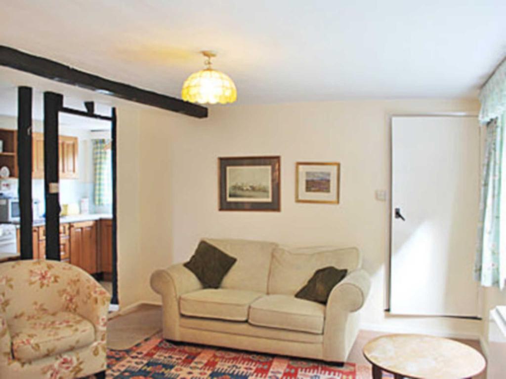 Oaklawn Cottage room 2