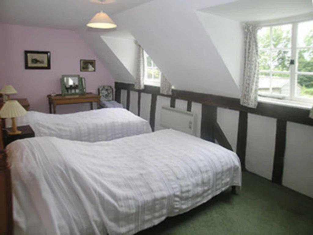 Oaklawn Cottage room 5