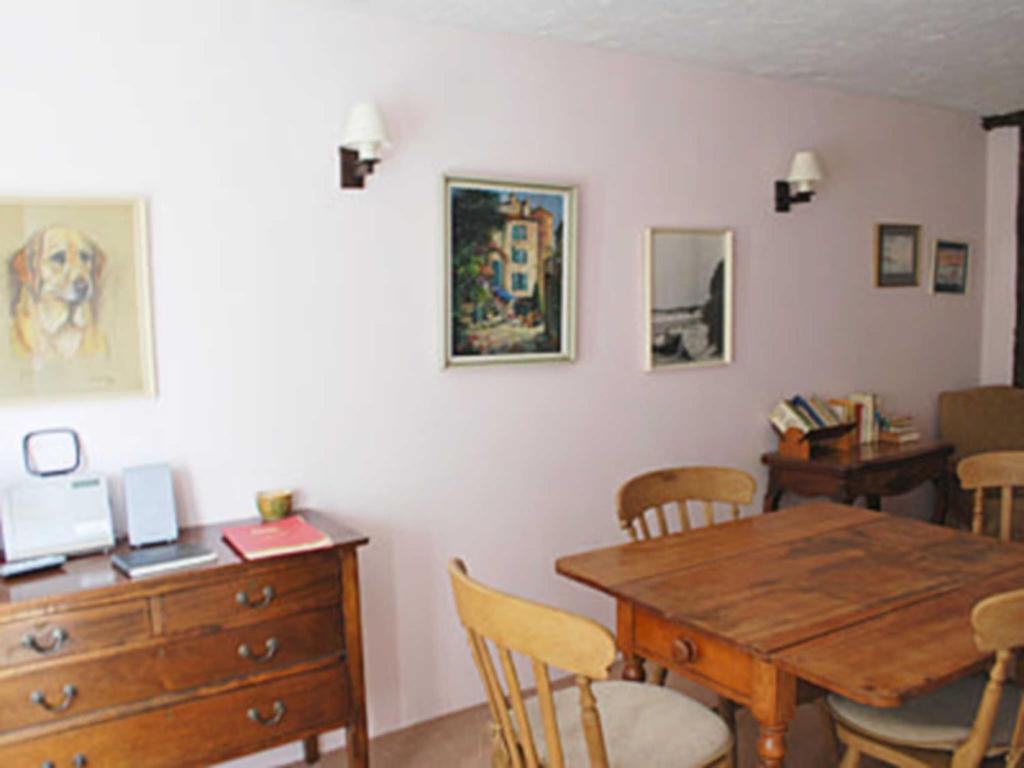 Oaklawn Cottage room 6