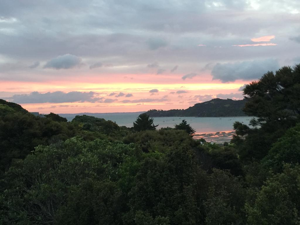 Oneroa Holiday Retreat with Seaview plus Car room 3