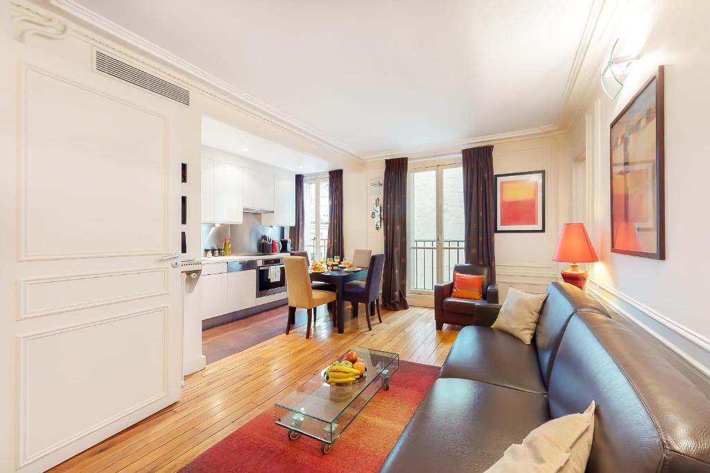 Opera - Louvre City Apartment room 1
