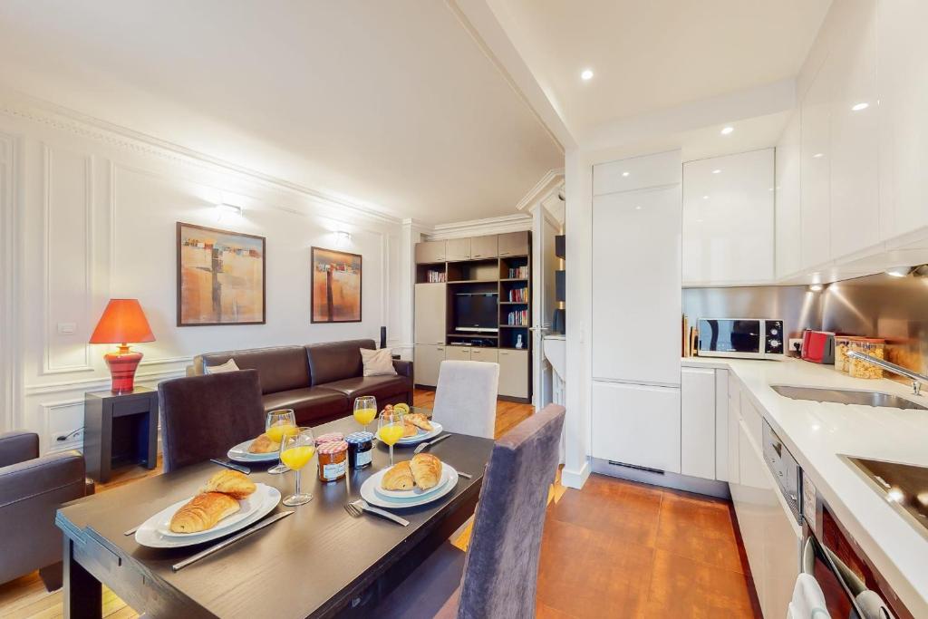 Opera - Louvre City Apartment room 2