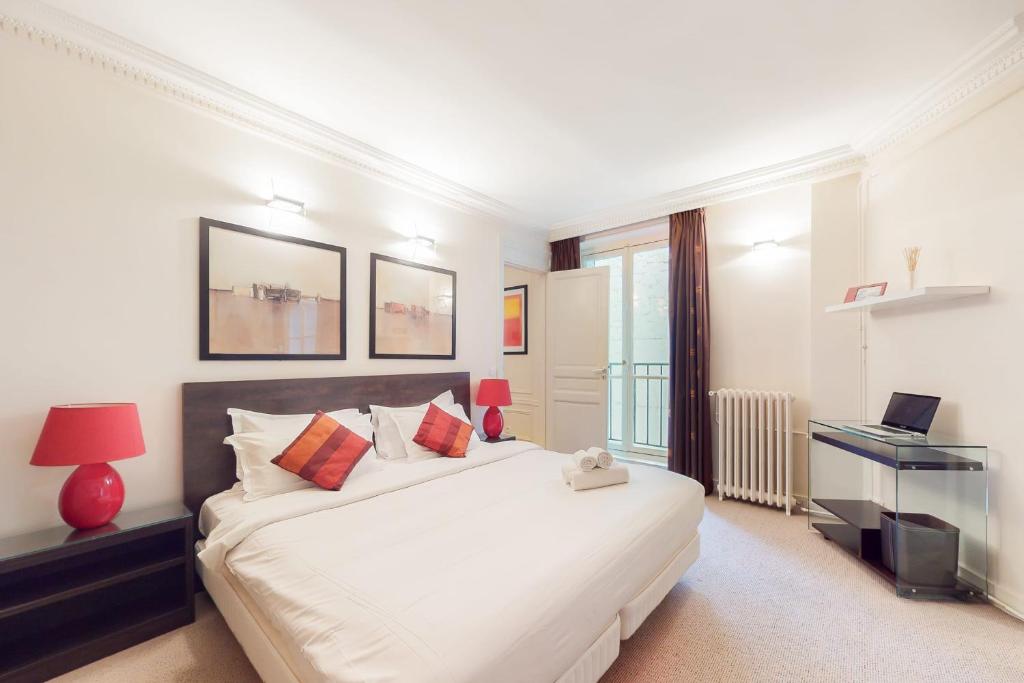 Opera - Louvre City Apartment room 6