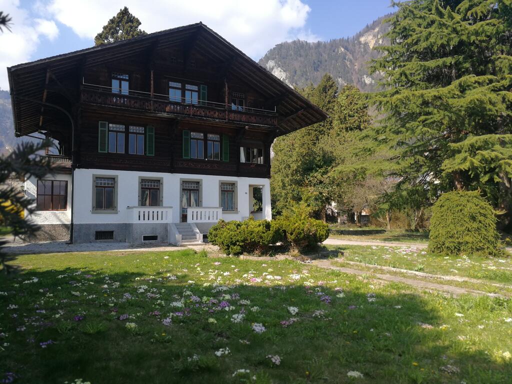 Peaks View Chalet room 1