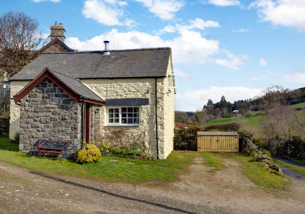 Pentre Bach room 4