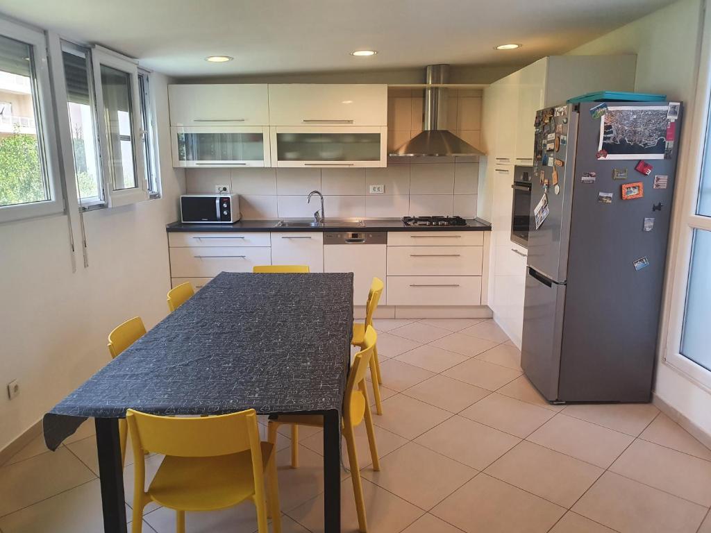 Perfect summer place room 2