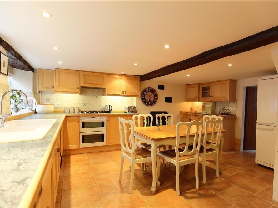 Pike Cottage, STOW ON THE WOLD room 6