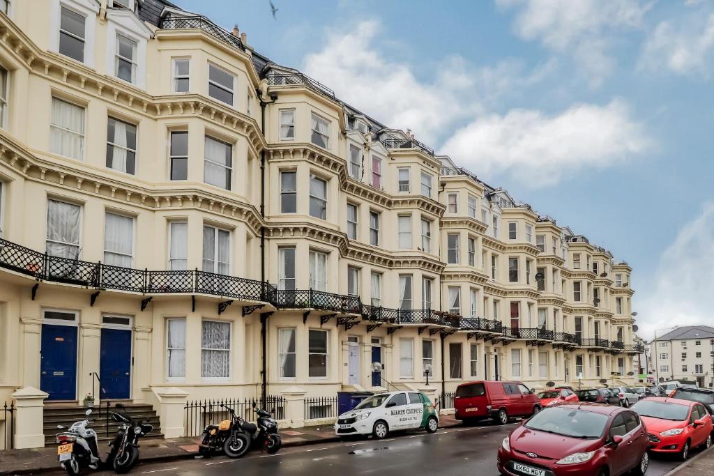 3 Queens Gardens Sea View Apartment room 5