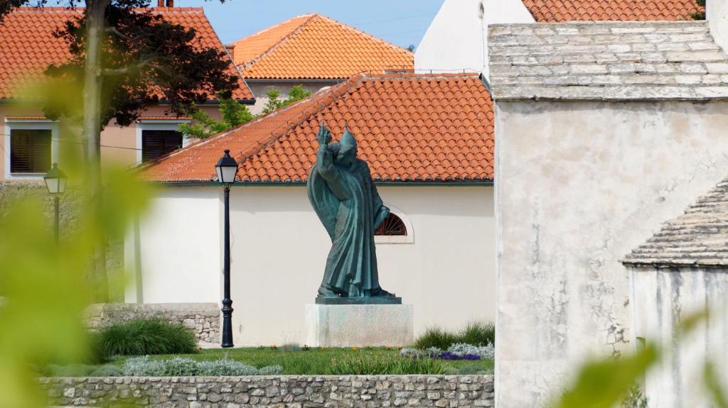 Apartments Red Rose room 4