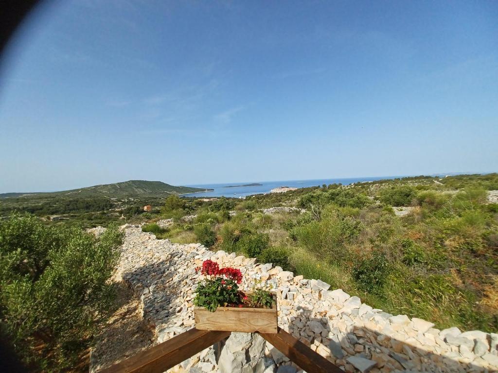 Robinzonski smještaj Tiha Draga room 3