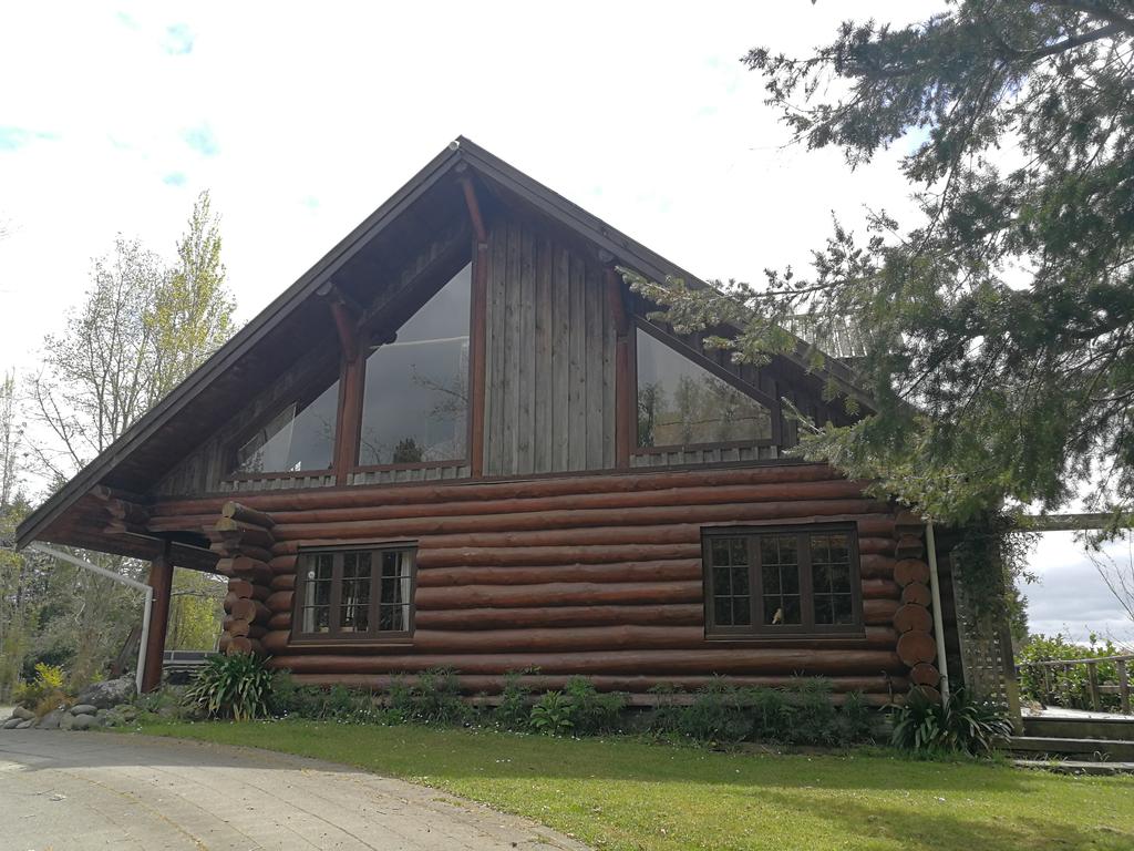 Ruapehu Log Lodge room 1