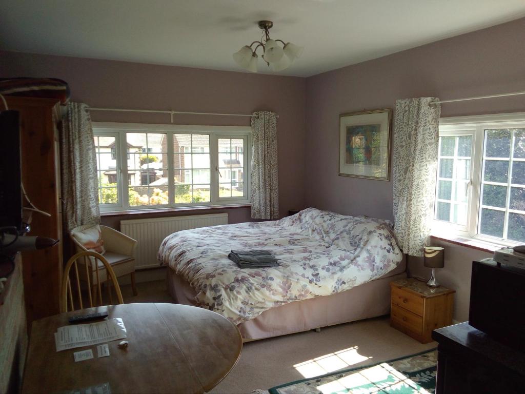 Squirrel's Oak, Hythe room 1