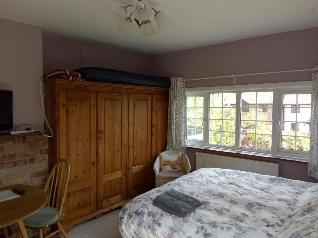 Squirrel's Oak, Hythe room 2