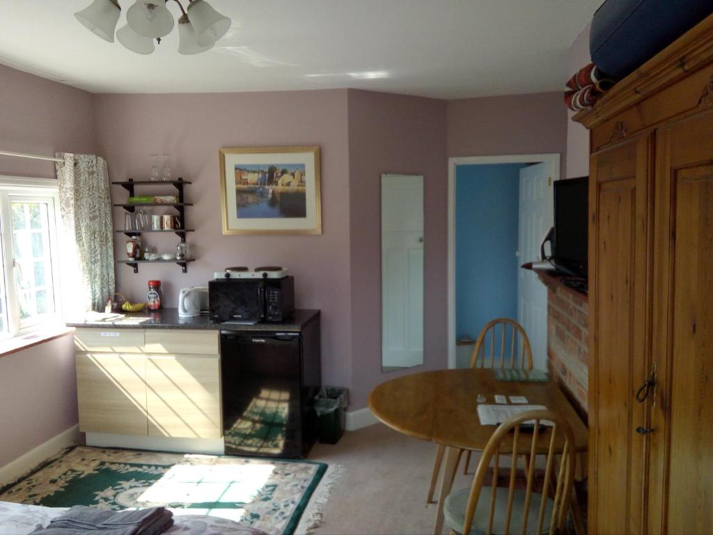 Squirrel's Oak, Hythe room 4