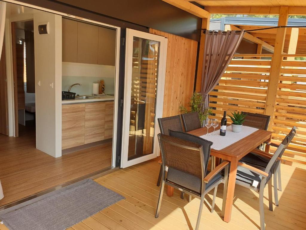 Mobile Home Starfish V Camp Soline room 2