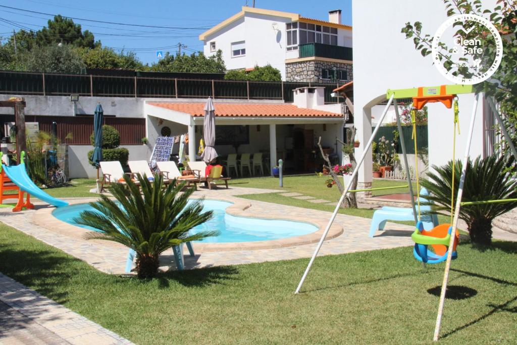 Sesimbra Stylish Villa by Homing room 2