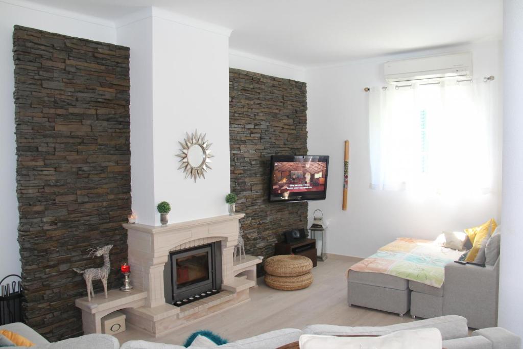 Sesimbra Stylish Villa by Homing room 6