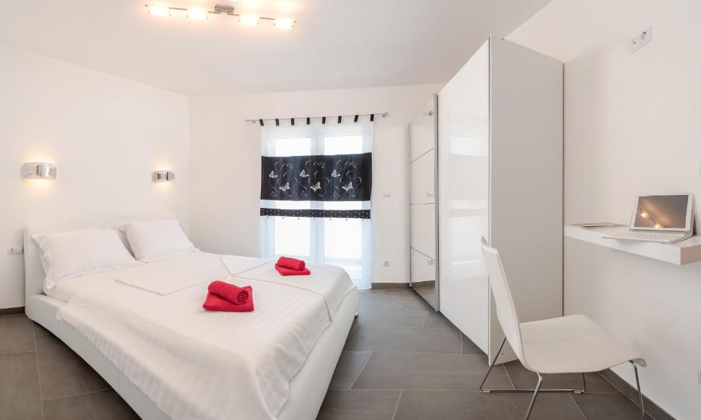 Sunny Biokovo Apartments room 1