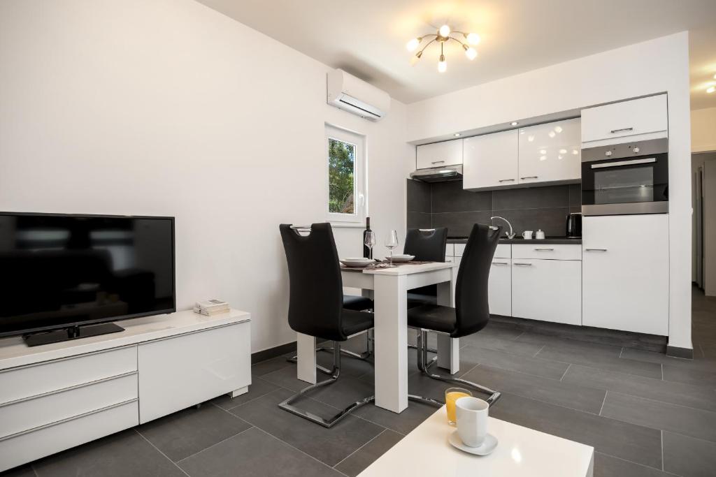 Sunny Biokovo Apartments room 3