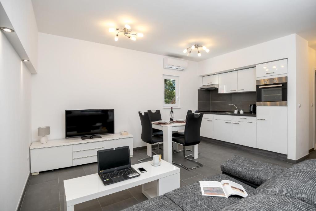 Sunny Biokovo Apartments room 4