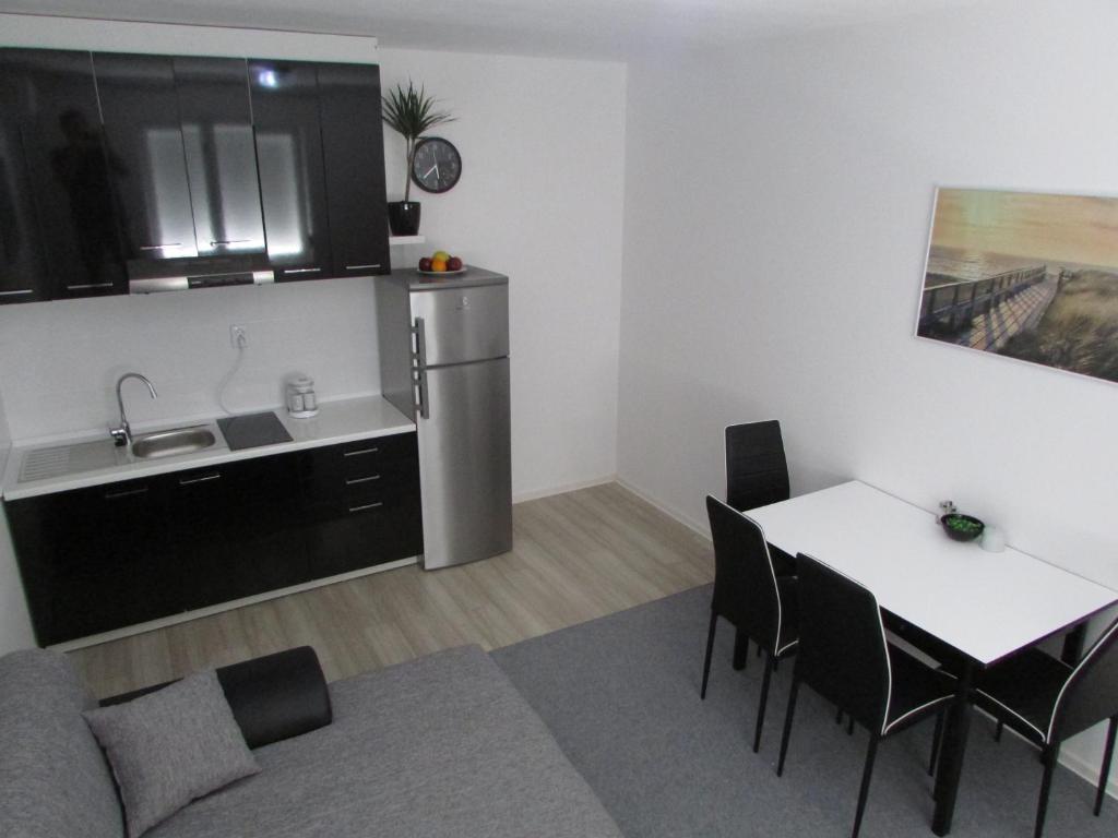 Sunset Apartment 1 room 4