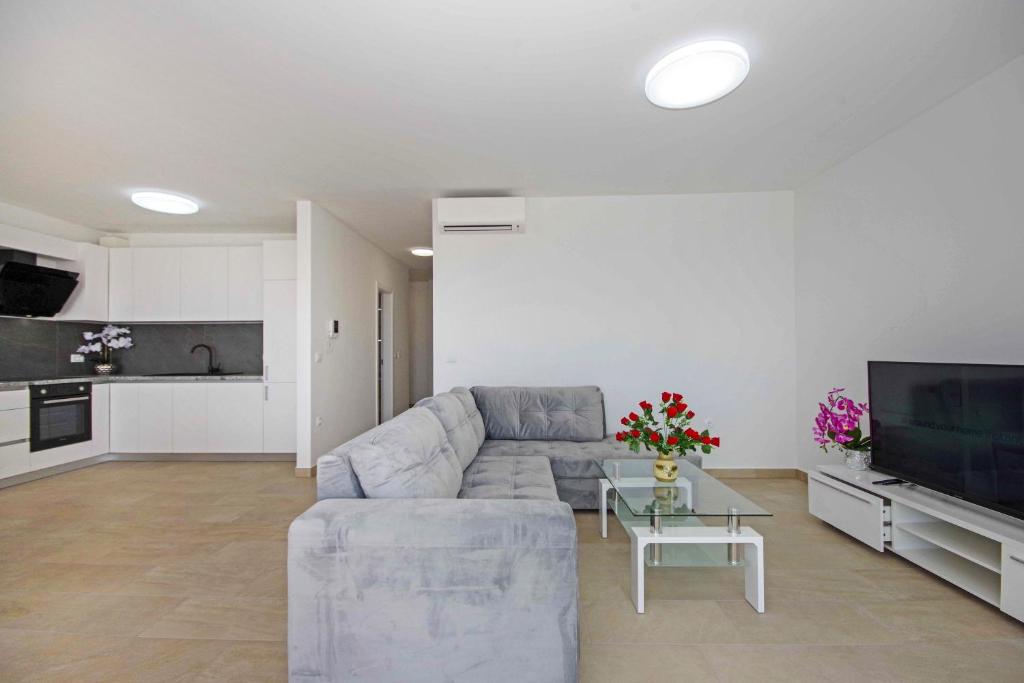 Sunset Apartments room 2