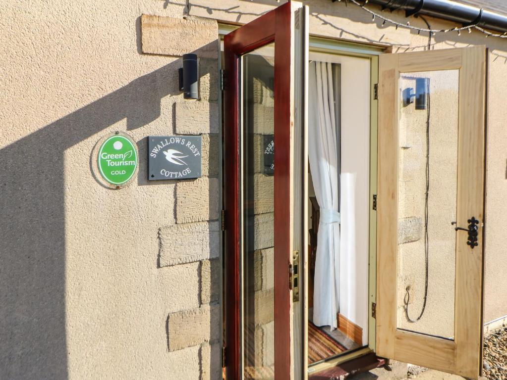 Swallows Rest room 1