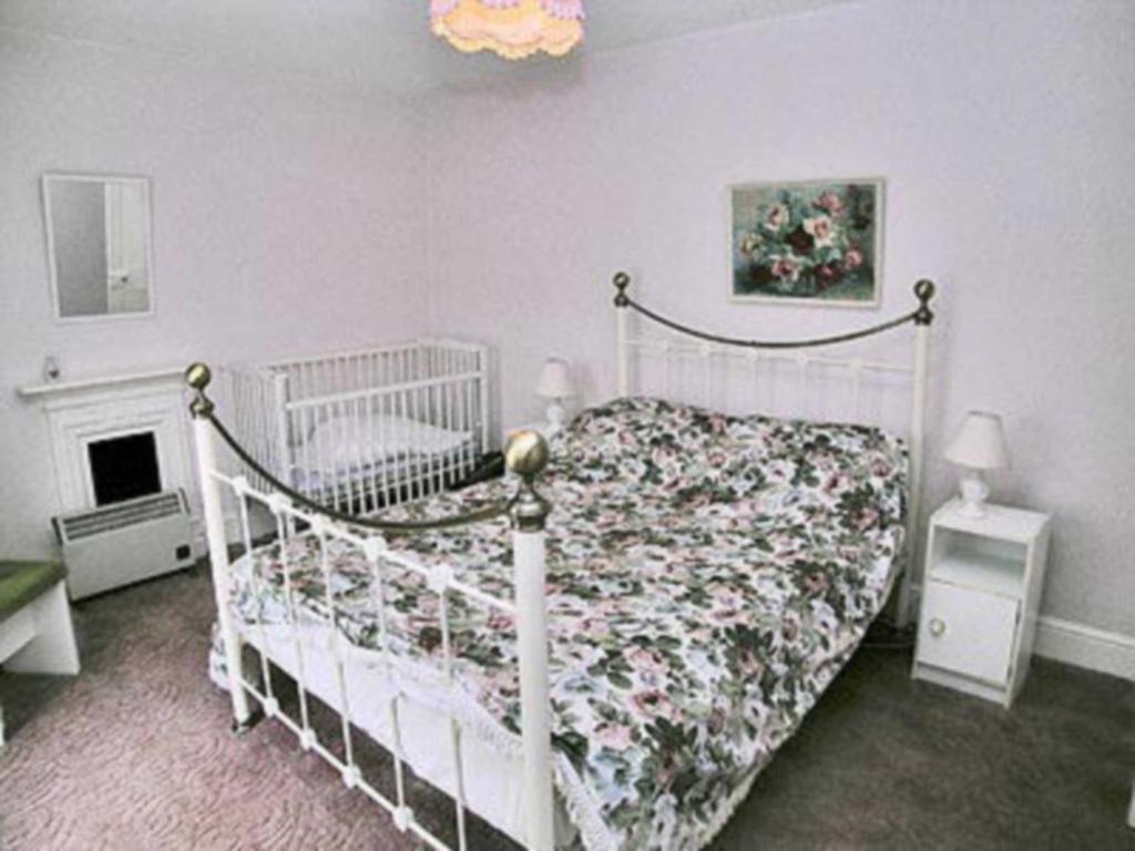 Tacker Street Cottage room 5