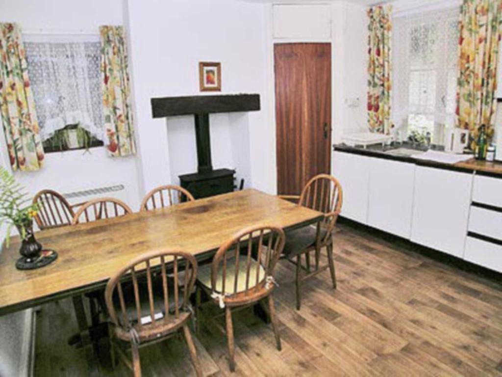 Tacker Street Cottage room 6