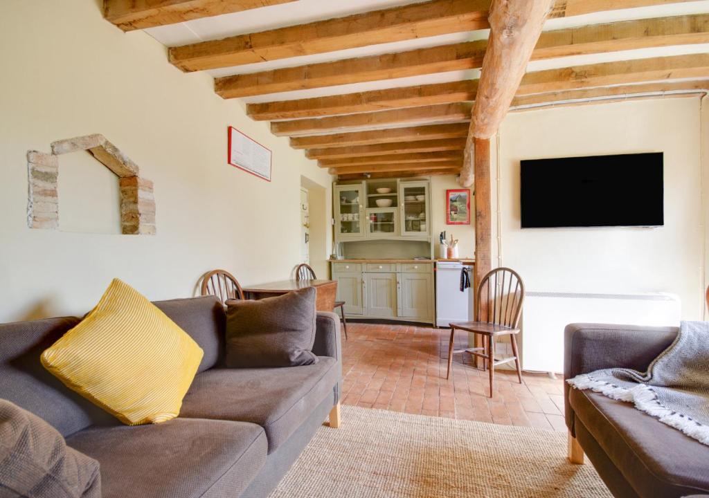 New Thatched Cottage room 1