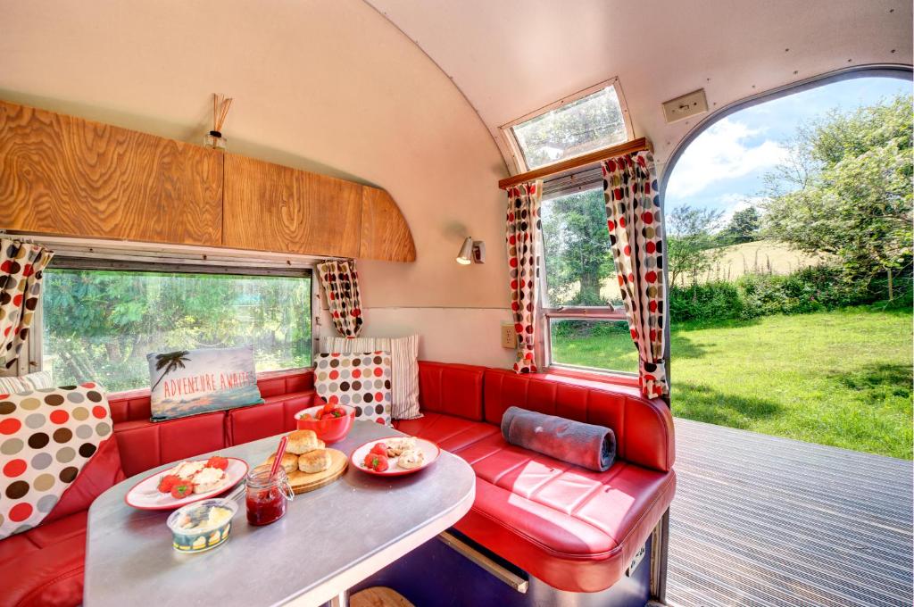 The Airstream room 1