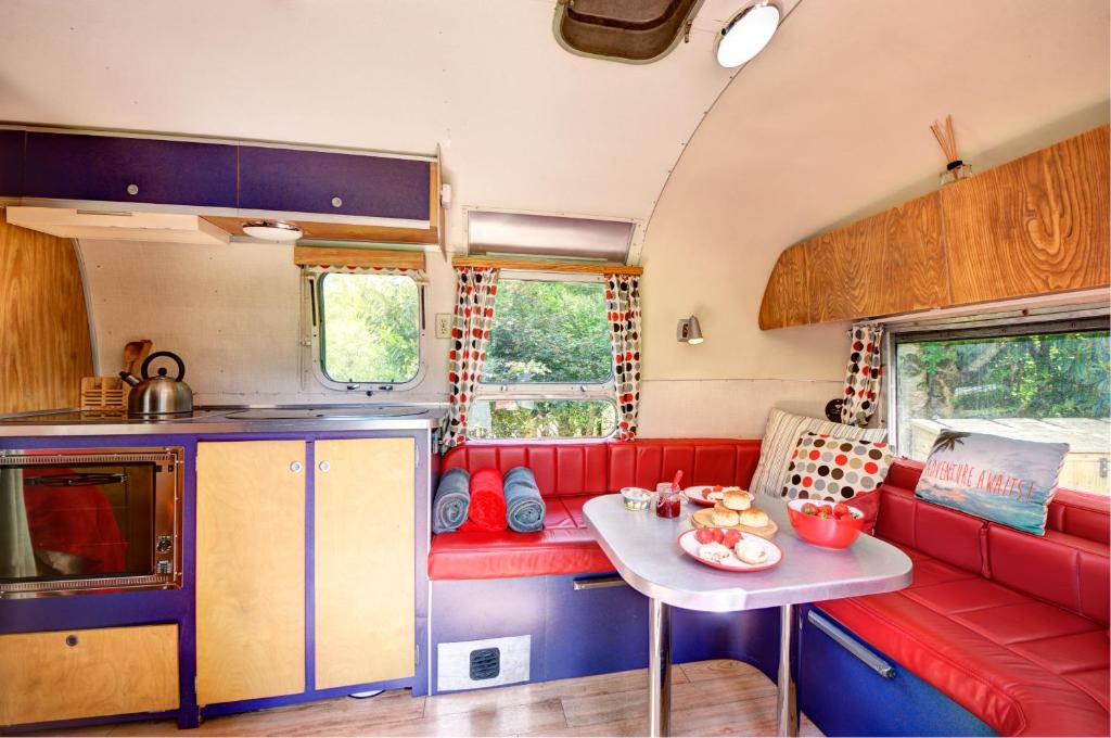 The Airstream room 4