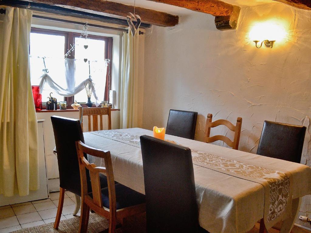 The Hideaway Cottage room 2