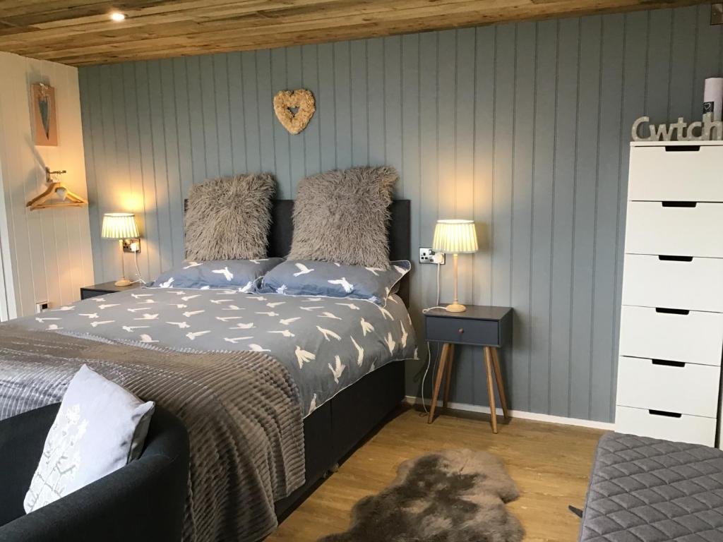 The Pod & Cwtch luxury accommodation room 2