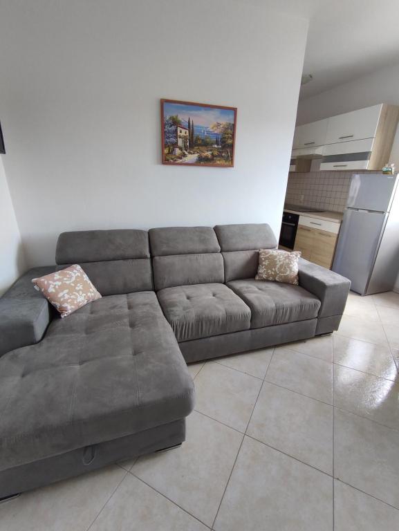 Three Lions Apartment room 1