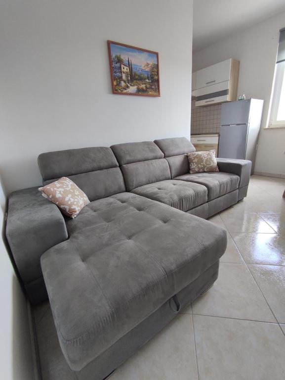 Three Lions Apartment room 2