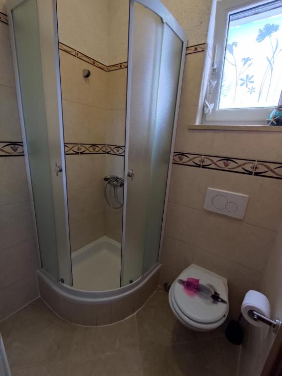 Three Lions Apartment room 6