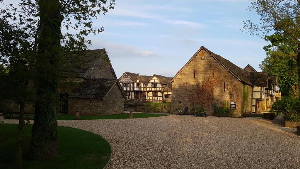 The Threshing Barn at Penrhos Court room 4