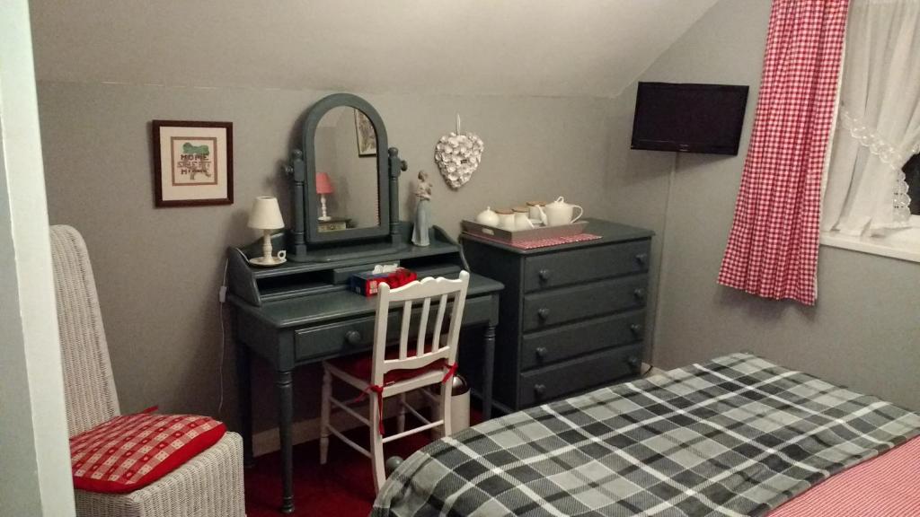 Tilly Cottage room 6