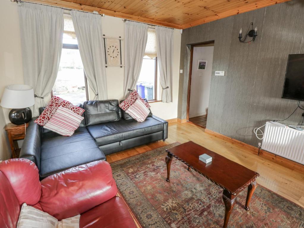 Tullavilla, Riverstown room 5
