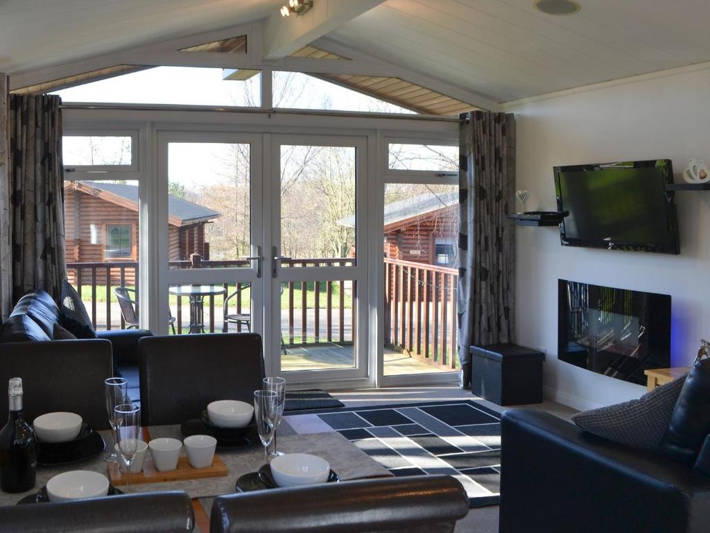 Two Hoots Lodge room 2