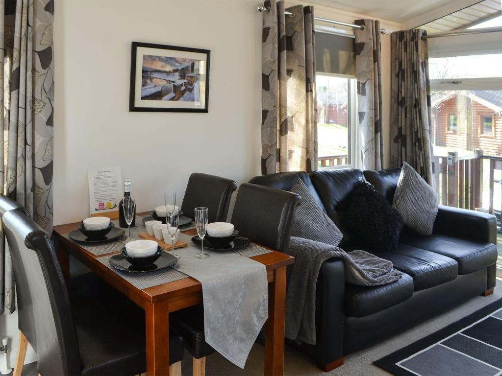 Two Hoots Lodge room 3