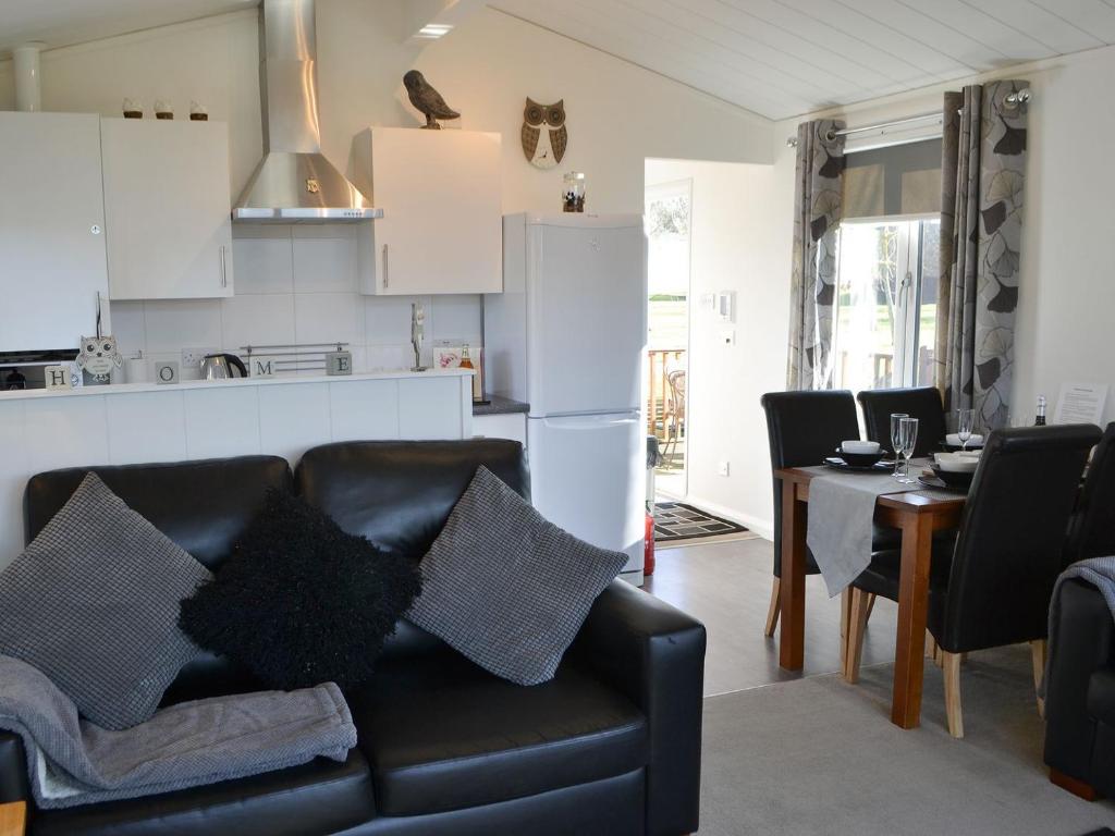 Two Hoots Lodge room 4