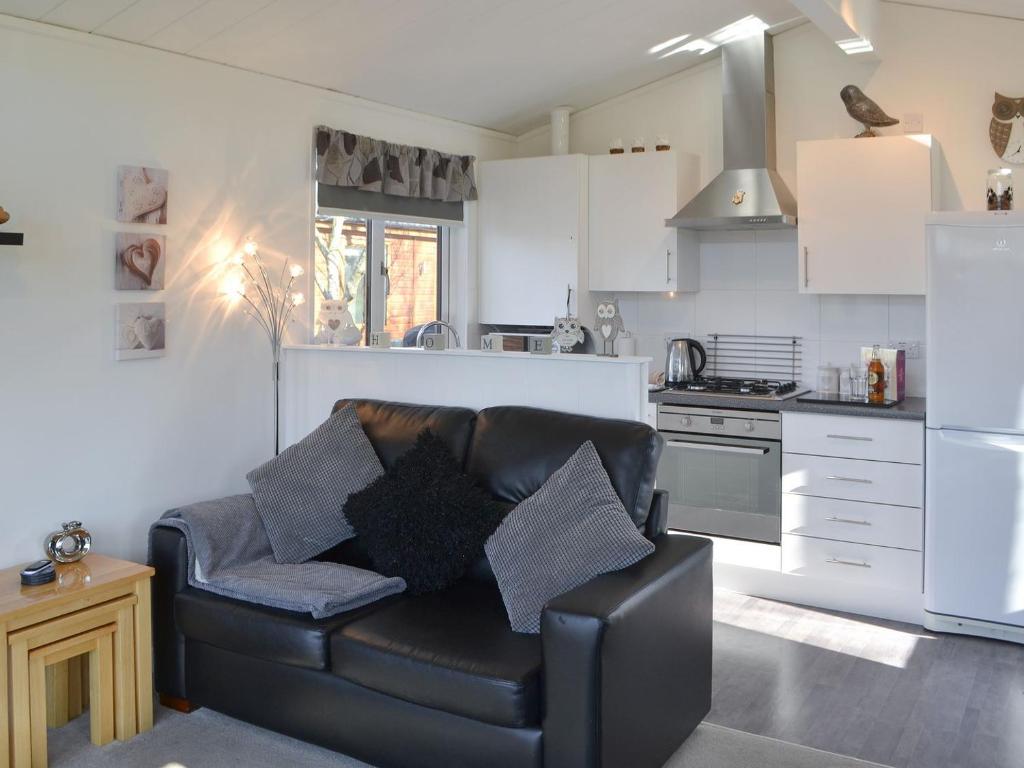 Two Hoots Lodge room 6